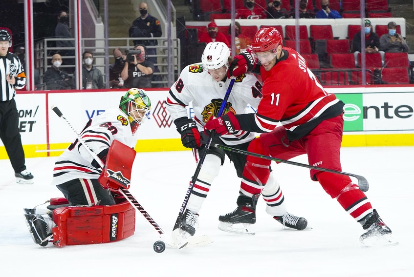 Chicago Blackhawks veranderde van strategie om Carolina Hurricanes met 2-1 te verslaan